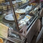 アトリエ・ド・フロマージュ - お菓子のショーケース