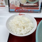 くるまやラーメン - 一杯50円なら、半ライスとて安い方なんだけどね〜 今まではサービスだったって既成概念が残ってて…