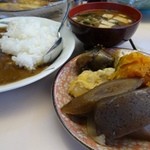 カレーと食菜の店　ベル - 1/2カレーライスと煮物盛り合わせ