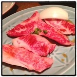 並のカルビ。880円。柔らかく、旨味も濃厚で、脂もクドさが無く、甘味もGOOD。タレとも非常にマッチしていて、並とは思えないレベル。コストパフォーマンスの高い逸品でした