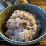 菜食健美 美卯 - 大盛り雑穀米。