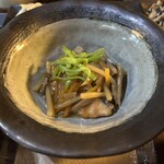 菜食健美 美卯 - 「旬魚の黒酢餡がけ」
      →旬の鮭に、たけのことにんじん、椎茸とえんどう豆の黒酢餡がかかった逸品。優しい味わいが、ほんと好き。