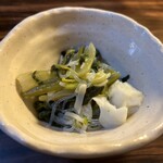 菜食健美 美卯 - 小松菜のあっさり煮
      →小松菜、はんぺん？、春雨の優しいテイスト。