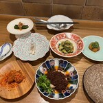 月泉 - 前菜　よだれ鶏・海老芋と唐辛子・縞鯵　茉莉花茶の燻製・他