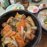 中国料理 頤和園 - ネギが重要な役割を担っているお料理
      このお店に通うようになってから、
      ネギが大好物になっちゃったんです。
      苦手な人ごめんなさいm(_ _)m