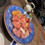 炭火焼肉 久 - 1番皿♪2番皿写真撮りわすれ…( ߹ㅁ߹)