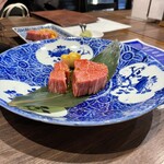 炭火焼肉 久 - シャトブリ！の後ろが2番皿のほぼ食べちゃったやつｗ