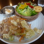 Cafe Dual - プレートランチＢ「豚肉と野菜の塩ダレ炒め」