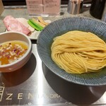 ZEN LABORATORY - 大変豪華に見えます（麺大盛り）