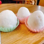 夢菓房たから - 特大いちご大福（450円）x2 フルーツミックス大福（510円）_2025年3月