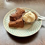 バルバルキッチンアメリ - ショコラシフォンケーキ(¥300)