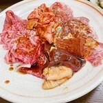 江畑 - ホルモンミックス、ロース焼き、サガリ