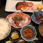逸品料理屋 流石 - 紅塩鮭定食930円