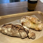 ベーカリー&レストラン 沢村 - コンプレフィグ  春菊とチェダーチーズのチャバタ