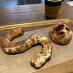 ベーカリー&レストラン 沢村 - ショコラ大納言  アプリコットとクリームチーズのカンパーニュ