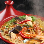 LOTUS 鎌倉橋 - 濃厚スープの海鮮トムヤム鍋