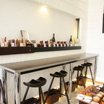 パティスリー リエルグ - 靴職人の為に作られた、座り心地抜群の椅子。