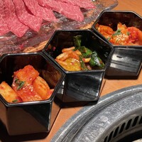 生粋 - キムチ盛：カクテキ、オイキムチ、白菜キムチ