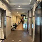 鮨 極 - 店舗外観②(この一番奥です)