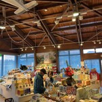 鹿屋市観光物産総合センター 食堂 - 店内は閉店間際でしたが、観光客がちらほら。