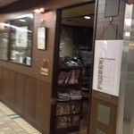 南側から見た外観