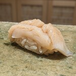 神田錦町 鮨たか晴 - 北寄貝（北海道苫小牧）