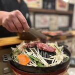 288790997 - 最初は、お店の方に焼いてもらいます‼️