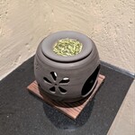 神田錦町 鮨たか晴 - 化粧室の茎茶