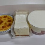 六花亭 - 料理写真:おやつ屋さん チーズを つかった3つのケーキ