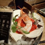 魚イタリアン&オイスター Rovin 京橋 - 足赤海老