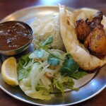 印度料理シタール - 中央がバスマティライス