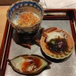 銀座 鮨 天ぷら いわい - 季節の前菜（新玉ねぎと浅利、蒸タコモズク、ノレソレ）