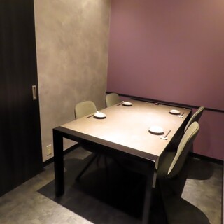 落ち着く大人の隠れ家◆6名個室と広々テーブル席完備。喫煙可◎