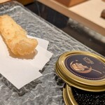 銀座 鮨 天ぷら いわい - 甲イカ天ぷらとキャビア