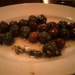 トラットリア・ピッツェリア・レ・アルカーテ - イタリア産オリーブのにんにくと唐辛子のオイル和え