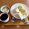 胡友 - ●ブレンドコーヒー（モーニングサービス付き）500円

を注文してみた

予約してないので、しまったなあ❗️とは思ったけれど
出てきたモーニングサービスには
キチンと茶碗蒸しは付いてきた♪