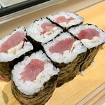 鮨 八えん - にんにくが入った鉄火巻き