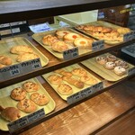 もち小麦のパン屋  - 店内