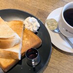 サイフォン珈琲の店 三番館 - 料理写真:メイプルトースト。