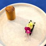 Le Coin Discret - 薩摩黒豚リエットのチュイル巻き　帆立タルタルのサブレサンド