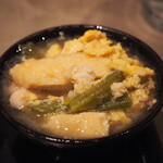 葉花 - あて盛り合わせ6種（鶏ももと若ごぼうの卵とじ）