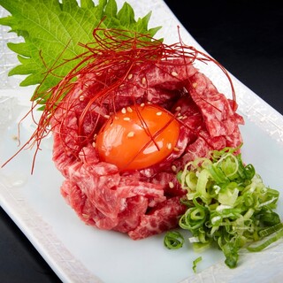 【逸品】肉匠厳選こだわりのユッケ、刺身