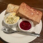カフェ ド SaRa - 黒ゴマトースト・黒糖トーストのハーフ and ハーフ