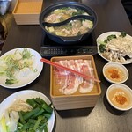 しゃぶ葉 藤沢駅南口店 - お野菜やキノコがたくさん食べられます