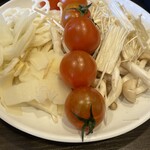 しゃぶ葉 - トマトも温めると美味しいです