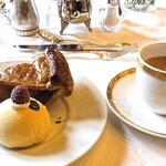 ザ・フジヤ - アップルパイア・ラ・モードとホットコーヒー