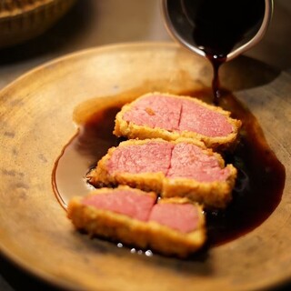 오사카 명물인 돈평야키를 변형한 돼지고기 시미돈이 자랑하는 일품◎