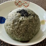 ベーカリー プロテア - 料理写真:よもぎあんぱん313円