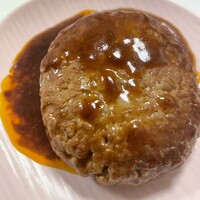 ラ・ロシェル 山王 - お肉の旨みをとじこめたデミグラスソースハンバーグ