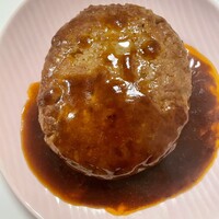 ラ・ロシェル 福岡 - お肉の旨みをとじこめたデミグラスソースハンバーグ